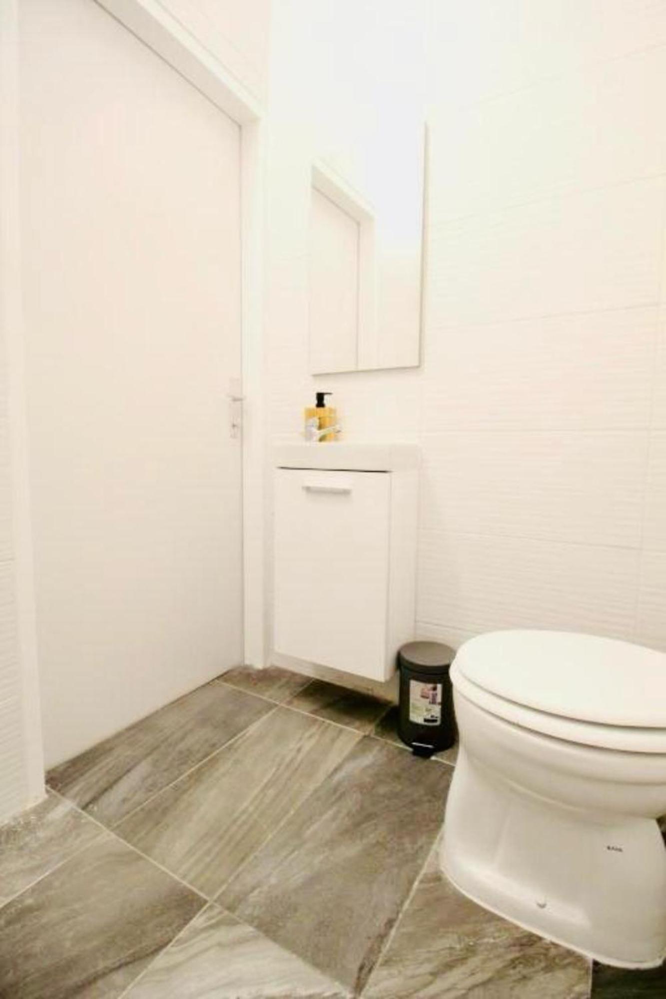 Spacious Cozy 1Br Apt Near To Danube River เวียนนา ภายนอก รูปภาพ